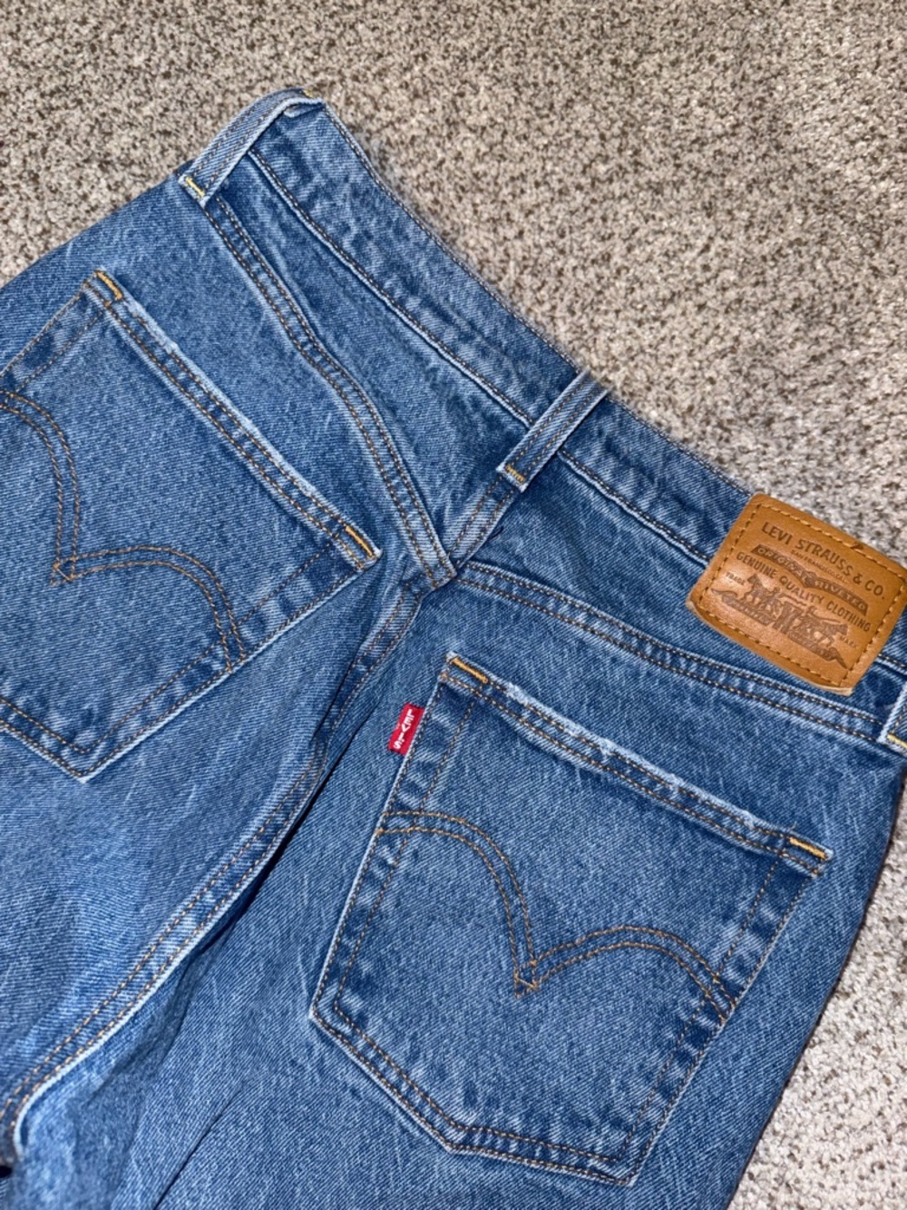 Levi's Women's Ribcage Straight Jeans - Medium Blue Wash - Picture 4 of 4